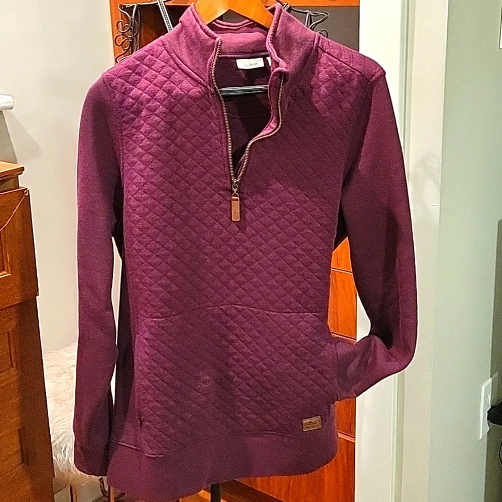 L.L. Bean sweater w/pouch pocket - Picture 1 of 5